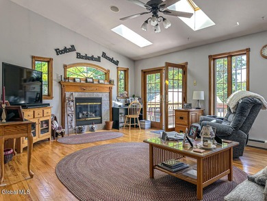 LAKE GEORGE FAMILY COMPOUND House with 11 cabins & 6 motel rooms - photo 18