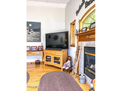 LAKE GEORGE FAMILY COMPOUND House with 11 cabins & 6 motel rooms - photo 20