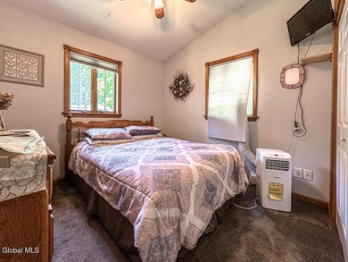 LAKE GEORGE FAMILY COMPOUND House with 11 cabins & 6 motel rooms - photo 30