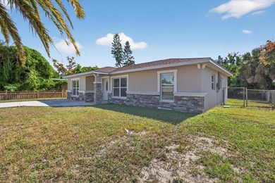 This Beautiful 2 Bedroom 2 Bath Dual Primary has an amazing - photo 4