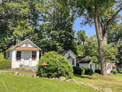 LAKE GEORGE FAMILY COMPOUND House with 11 cabins & 6 motel rooms - photo 37