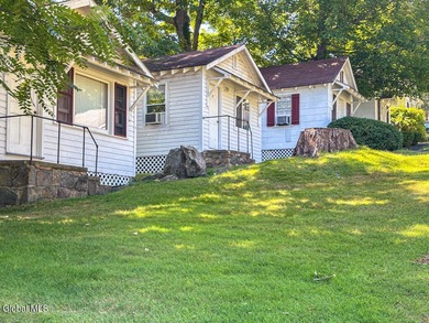 LAKE GEORGE FAMILY COMPOUND House with 11 cabins & 6 motel rooms - photo 39