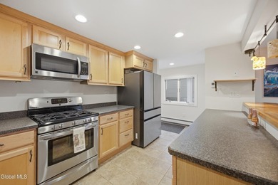 Spacious 5-bedroom, 3.5-bath home in the heart of Bolton - photo 43