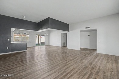 Welcome to this charming 2-bedroom, 2-bathroom single-level home - photo 5