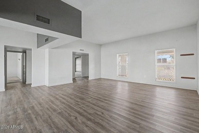 Welcome to this charming 2-bedroom, 2-bathroom single-level home - photo 7