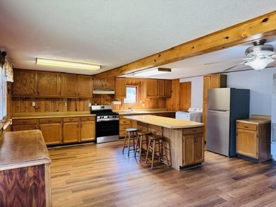 Looking for the perfect Up North getaway? This 2-bedroom, 2-bath - photo 8