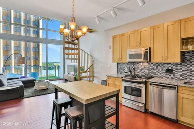 Wake up to breathtaking sunrise views over Lake Eola from this - photo 12