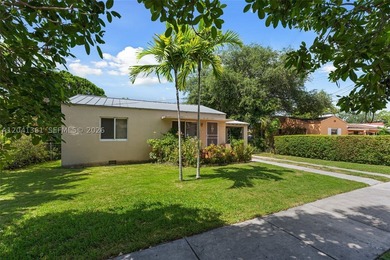 Welcome home to this adorable and meticulously maintained - photo 3