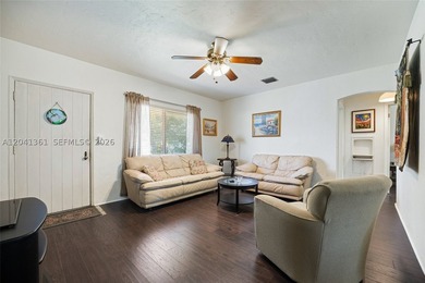 Welcome home to this adorable and meticulously maintained - photo 5