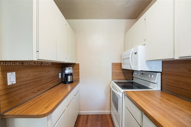 Welcome home to this adorable and meticulously maintained - photo 9