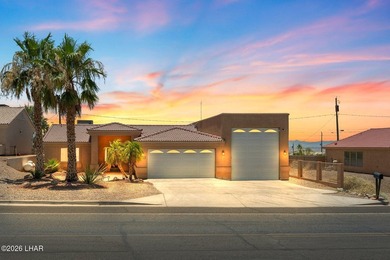 Turn-key and fully furnished Southside pool home with RV garage! - photo 1