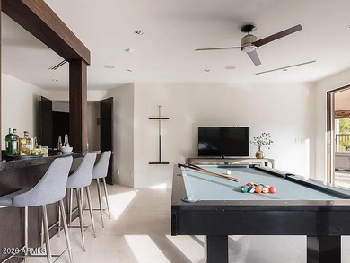 A fabulous hillside contemporary located in Tatum Canyon. This 5