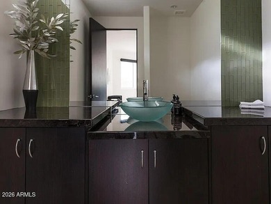 A fabulous hillside contemporary located in Tatum Canyon. This 5