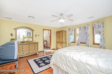 24 Ross Lane - Eltingville, Staten Island Step back in time and - photo 20