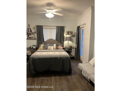 Beautiful Custom Built Home only 6 years old with Chef's Kitchen - photo 21