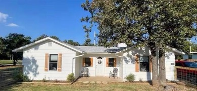 Lake Tenkiller Home For Sale in Cookson Oklahoma