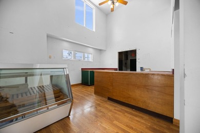 1,122 sq ft of retail space in this high traffic exposure - photo 7