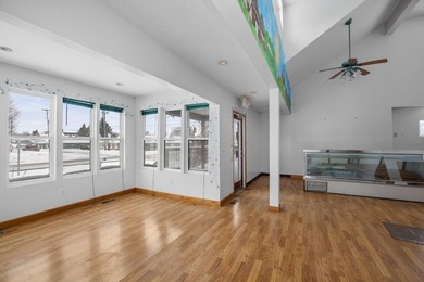 1,122 sq ft of retail space in this high traffic exposure - photo 8