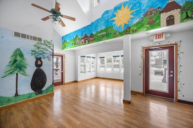 1,122 sq ft of retail space in this high traffic exposure - photo 9