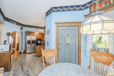 24 Ross Lane - Eltingville, Staten Island Step back in time and - photo 35
