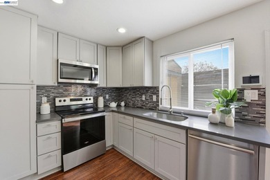 Welcome to this beautifully refreshed northwest-facing 2-bedroom - photo 7