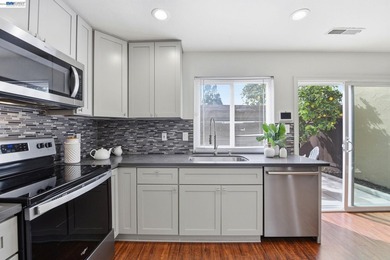 Welcome to this beautifully refreshed northwest-facing 2-bedroom - photo 8