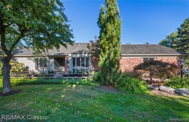Lake Condo For Sale in West Bloomfield, Michigan