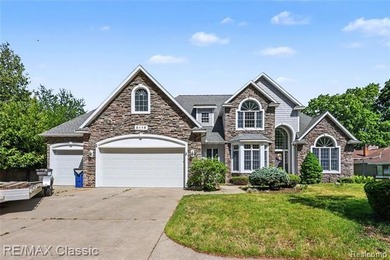 Come experience everything 5118 S Shore Drive has to offer. This - photo 2