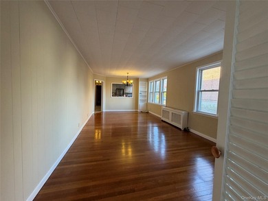 Charming two-dwelling property in the desirable Pelham Bay area - photo 2