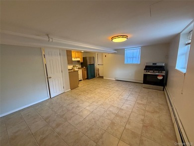 Charming two-dwelling property in the desirable Pelham Bay area - photo 6
