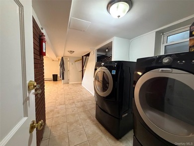 Charming two-dwelling property in the desirable Pelham Bay area - photo 8