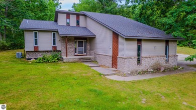 Higgins Lake Home For Sale in Roscommon Michigan