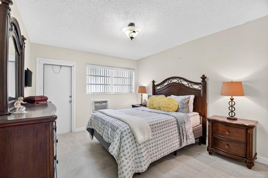 Welcome to this Rare Impeccably Maintained First Floor 2 Bedroom - photo 17