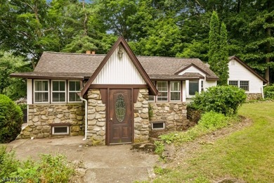 Storybook charm! This inviting two-bedroom cottage sits - photo 1