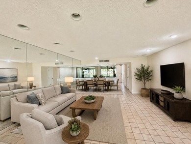 Welcome to this charming two-story townhouse in the Fountains of - photo 1