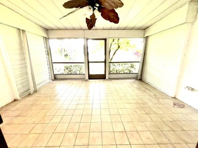 Welcome to this charming two-story townhouse in the Fountains of - photo 6