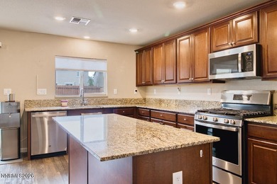 Paid-off solar. A backyard built to enjoy. And a Lennar floor - photo 13