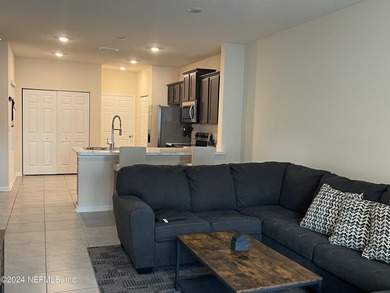 Located on a quiet cul-de-sac, this like-new construction offers - photo 4