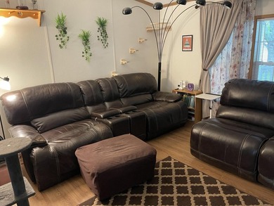 Spacious 3 bedroom, 2 bath, 1456 sq ft home on a double lot that - photo 4