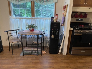 Spacious 3 bedroom, 2 bath, 1456 sq ft home on a double lot that - photo 7