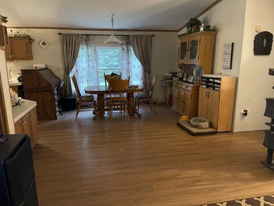 Spacious 3 bedroom, 2 bath, 1456 sq ft home on a double lot that - photo 8