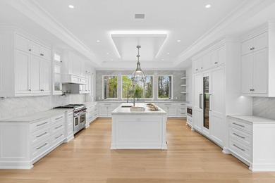 A newly built, traditional cedar-shake estate with pond and bay - photo 5