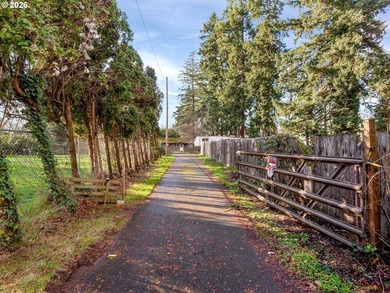 Great development opportunity on a one-acre lot in Milwaukie. A - photo 6