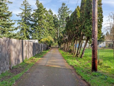 Great development opportunity on a one-acre lot in Milwaukie. A - photo 8