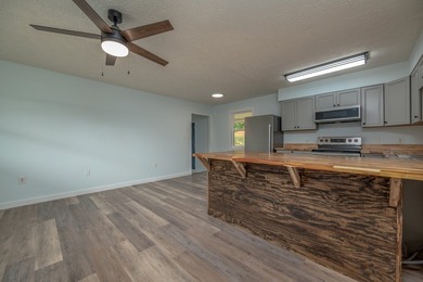 **Location, Location, Location!** Don't miss this beautifully - photo 12
