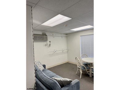 Turnkey Commercial unit in the Sun Beach conveniently located on