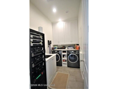 Magnificent home on peninsula overlooking the Bay! Greatroom - photo 16