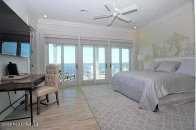 Magnificent home on peninsula overlooking the Bay! Greatroom - photo 19
