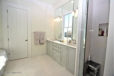 Magnificent home on peninsula overlooking the Bay! Greatroom - photo 21