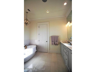 Magnificent home on peninsula overlooking the Bay! Greatroom - photo 22